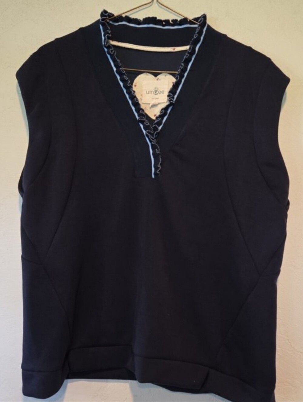 Like New Cute Umgee Navy Sleeveless Top Size SMALL